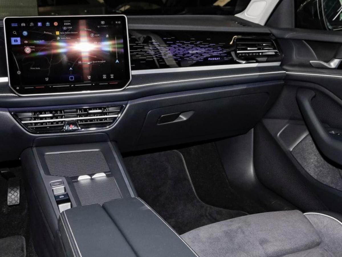 Volkswagen Passat Business 1,5 eTSI DSG Business ACC AreaView AHK LED Navi