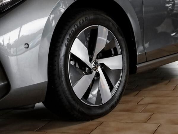 Volkswagen Passat Business 1,5 eTSI DSG Business ACC AreaView AHK LED Navi