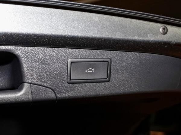 Volkswagen Passat Business 1,5 eTSI DSG Business ACC AreaView AHK LED Navi