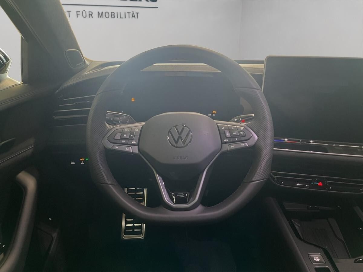 Volkswagen Passat 2,0 l TDI 4M *R-LINE* AHK*IQ*HuD*Pano*Black* Sofort verfügbar*