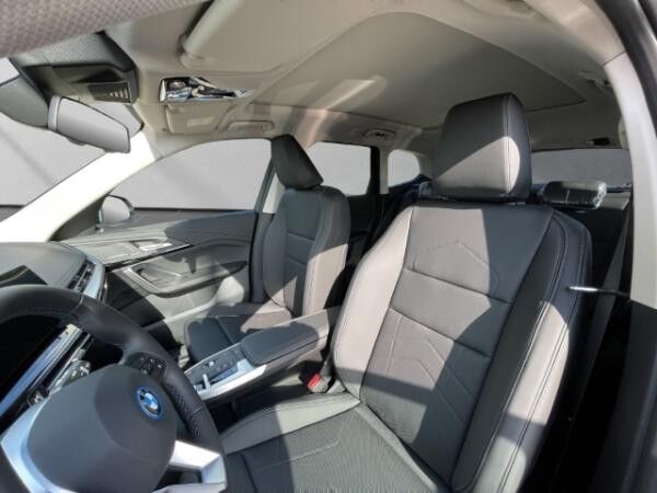 BMW iX1 xDr.30 xLine,Travel Pkt.,Lenkradhzg.,AHK,Aktivsitz,uvm.