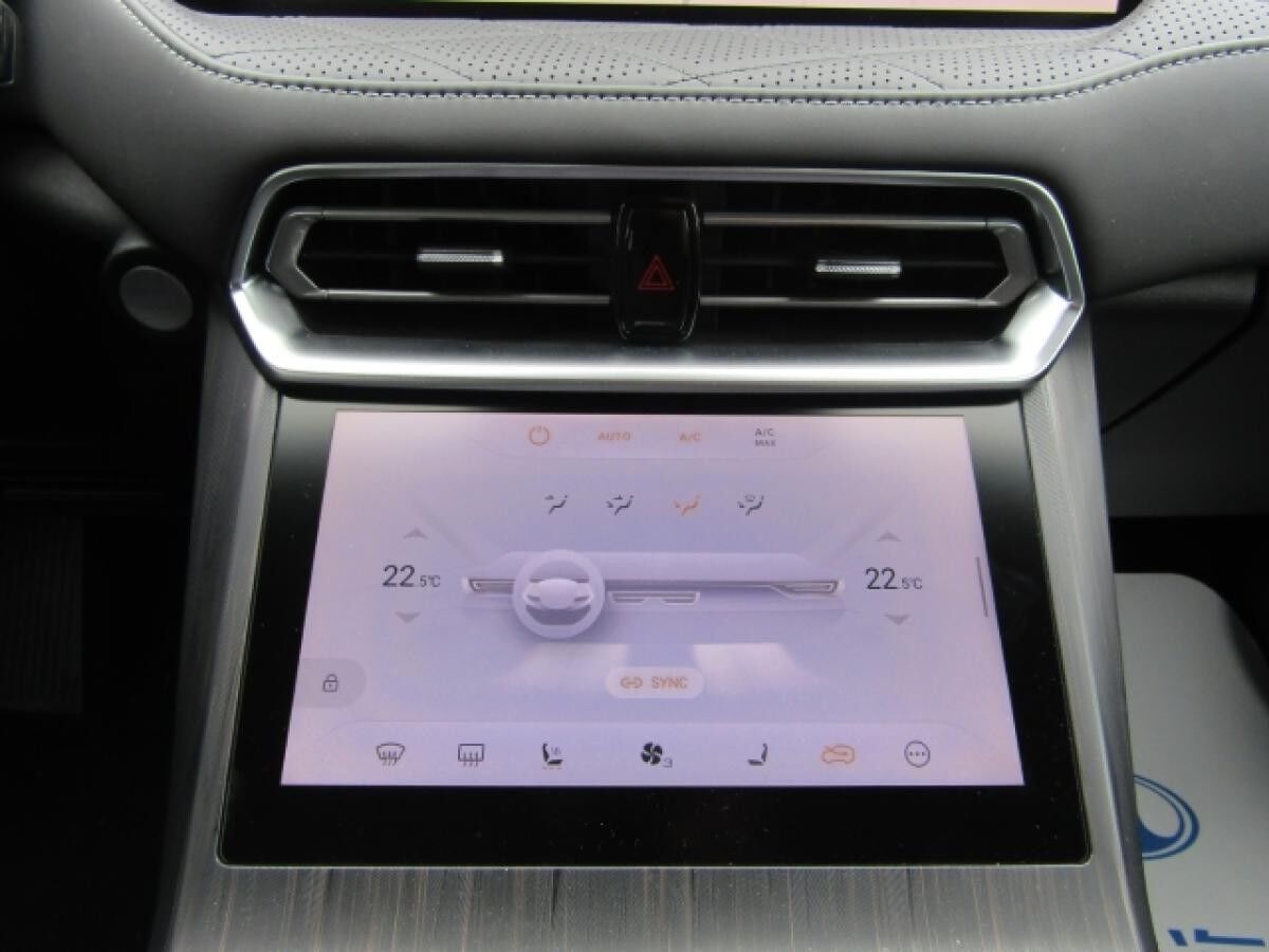 GWM WEY 03 Luxury 4WD 2.0 PHEV PANORAMA WINTERPAKET LED NAVI ACC