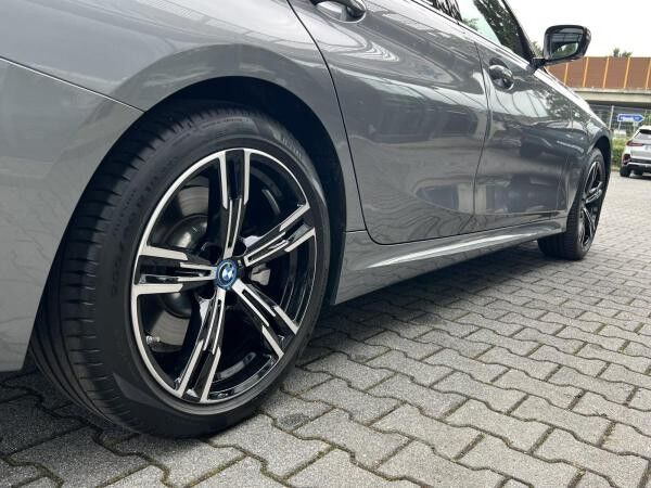 BMW 330 e xDrive Touring M Sport DrivingAssistantProf HiFi