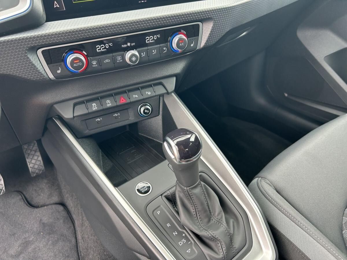 Audi A1 Sportback 30 TFSI S-LINE+LED+CARPLAY+AMBIENTE