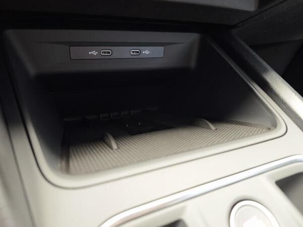Seat Leon Road Edition 1.5 eTSI DSG | ACC | KAM | NAVI | FullLink