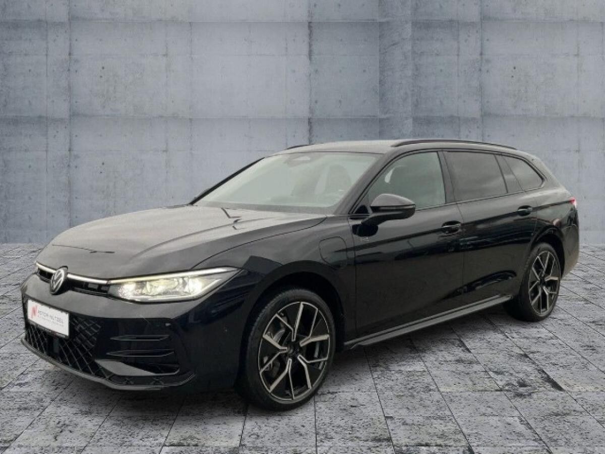 Volkswagen Passat R-Line 1.5 eHybrid **SOFORT VERFÜGBAR**