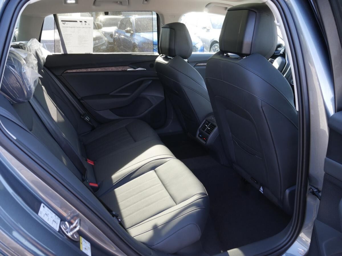 Skoda Superb Combi L&K 2.0 TDI 4x4 - HUD PANO MATRIX-LED *SN861* Skoda Superb Combi L&K 2.0 TDI 4x4 - HUD PANO MATRIX-LED *SN861*