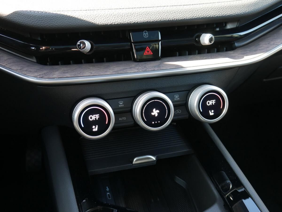 Skoda Superb Combi L&K 2.0 TDI 4x4 - HUD PANO MATRIX-LED *SN861* Skoda Superb Combi L&K 2.0 TDI 4x4 - HUD PANO MATRIX-LED *SN861*