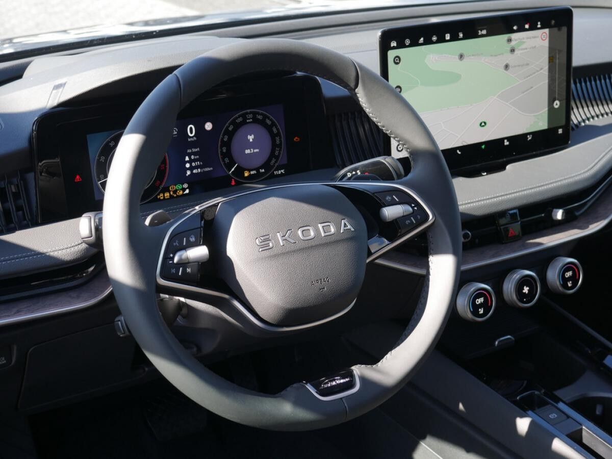 Skoda Superb Combi L&K 2.0 TDI 4x4 - HUD PANO MATRIX-LED *SN861* Skoda Superb Combi L&K 2.0 TDI 4x4 - HUD PANO MATRIX-LED *SN861*