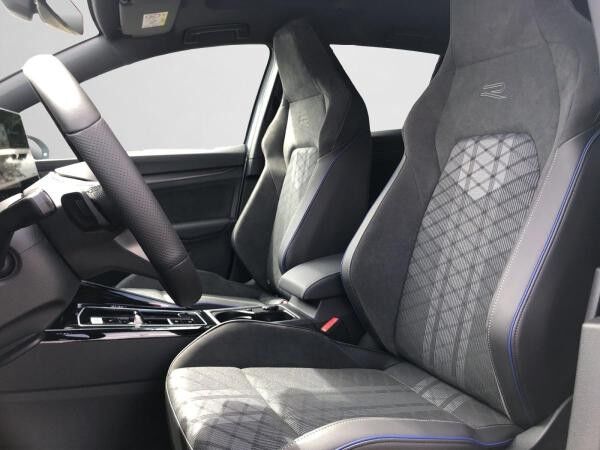 Volkswagen Golf VIII R-Line 2.0 TDI DSG