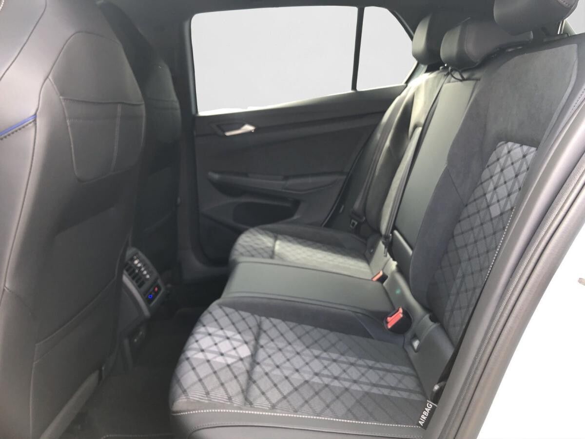 Volkswagen Golf 2.0 TDI DSG R Line BLACKSTYLE NAVI PANO