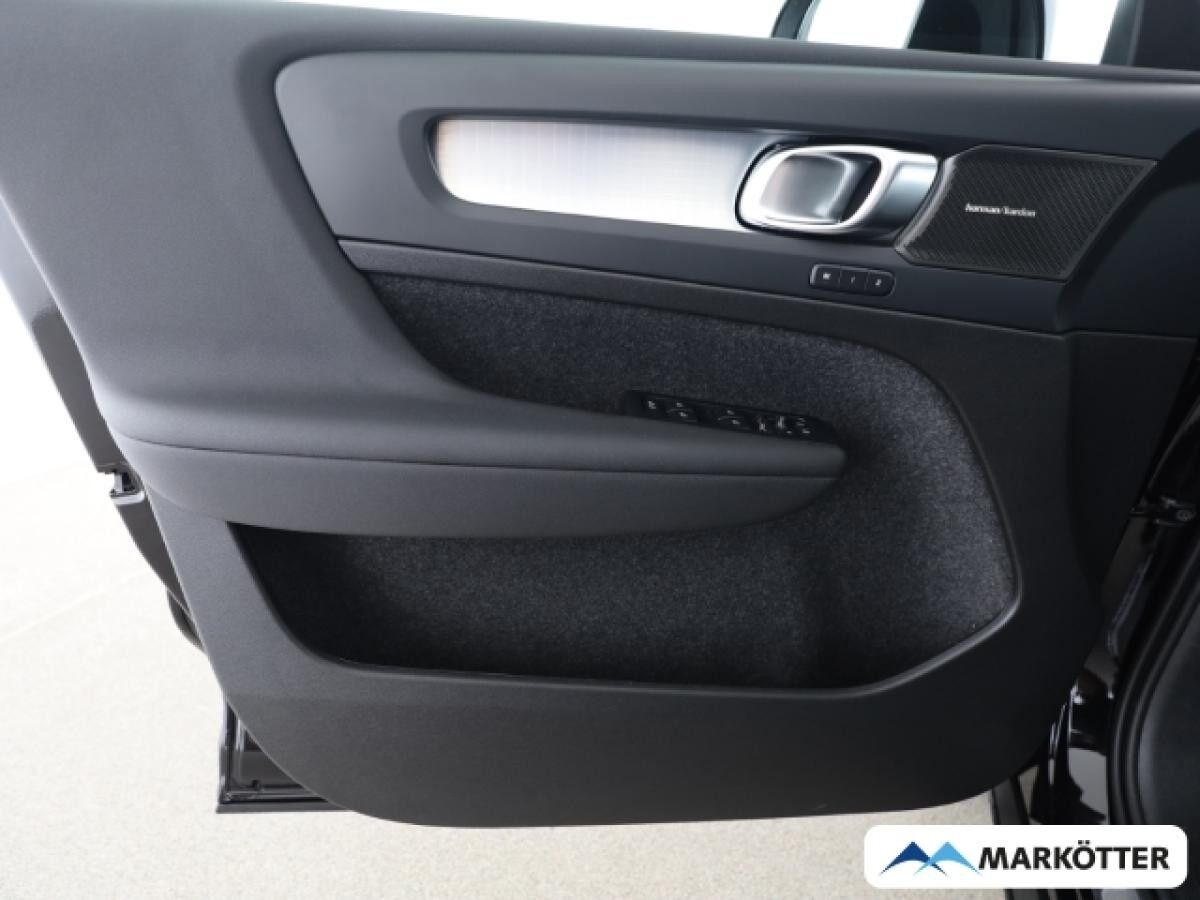Volvo XC40 Plus Black Edition B3/360° Kamera/Frontscheibenheizung