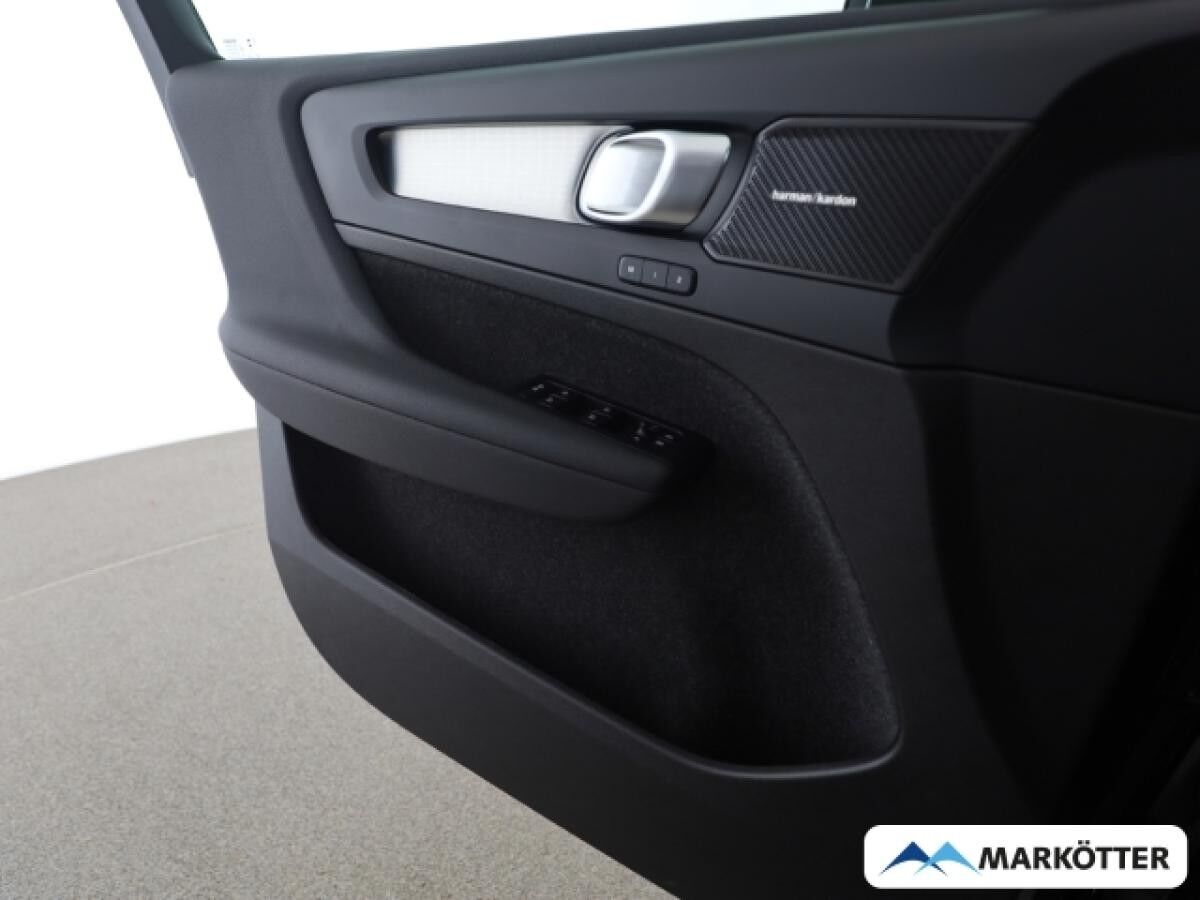 Volvo XC40 Plus Black Edition B3/360° Kamera/Frontscheibenheizung