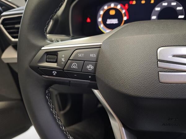 Seat Leon Road Edition 1.5 eTSI DSG | FullLink| SHZ