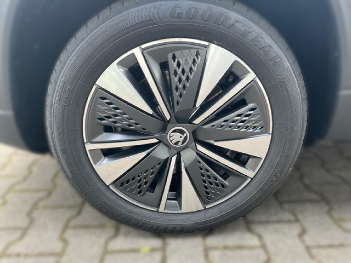 Skoda Karoq TOUR 2.0 TDI DSG*NAVI*PANO*RFK*AHK