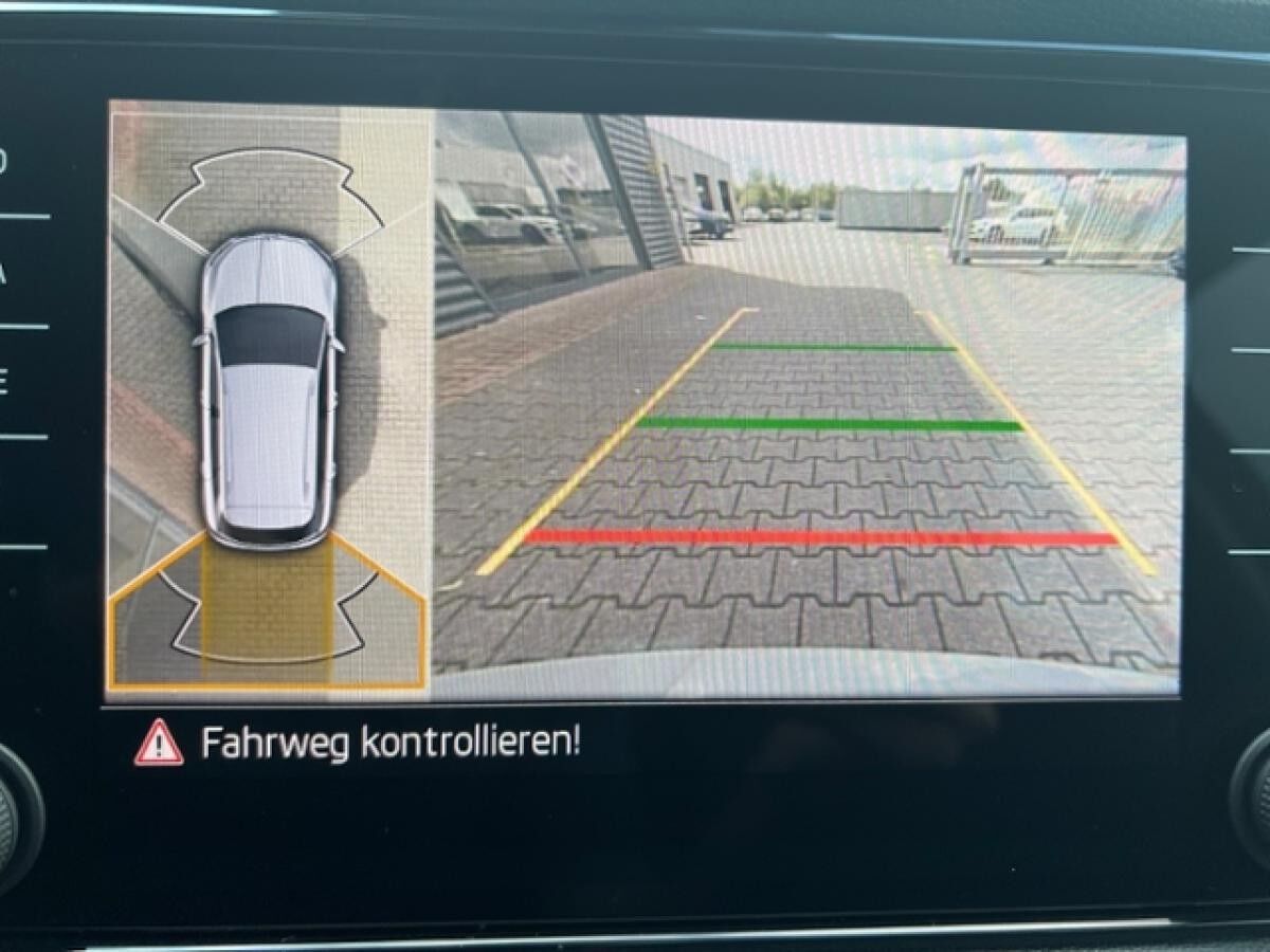 Skoda Karoq TOUR 2.0 TDI DSG*NAVI*PANO*RFK*AHK