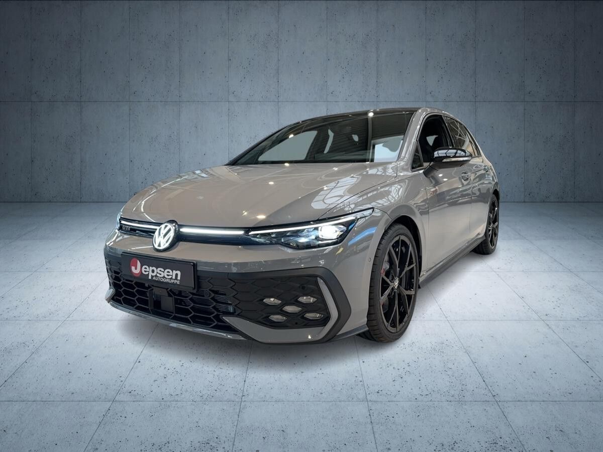 Volkswagen Golf GTI BlacStyle DSG 399 LED R-KAMERA