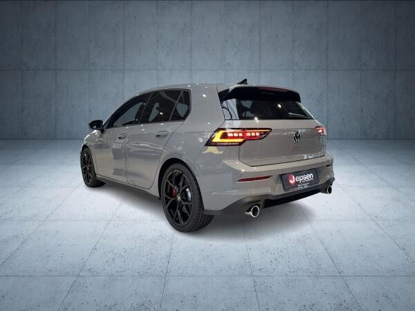 Volkswagen Golf GTI BlacStyle DSG 359 LED R-KAMERA