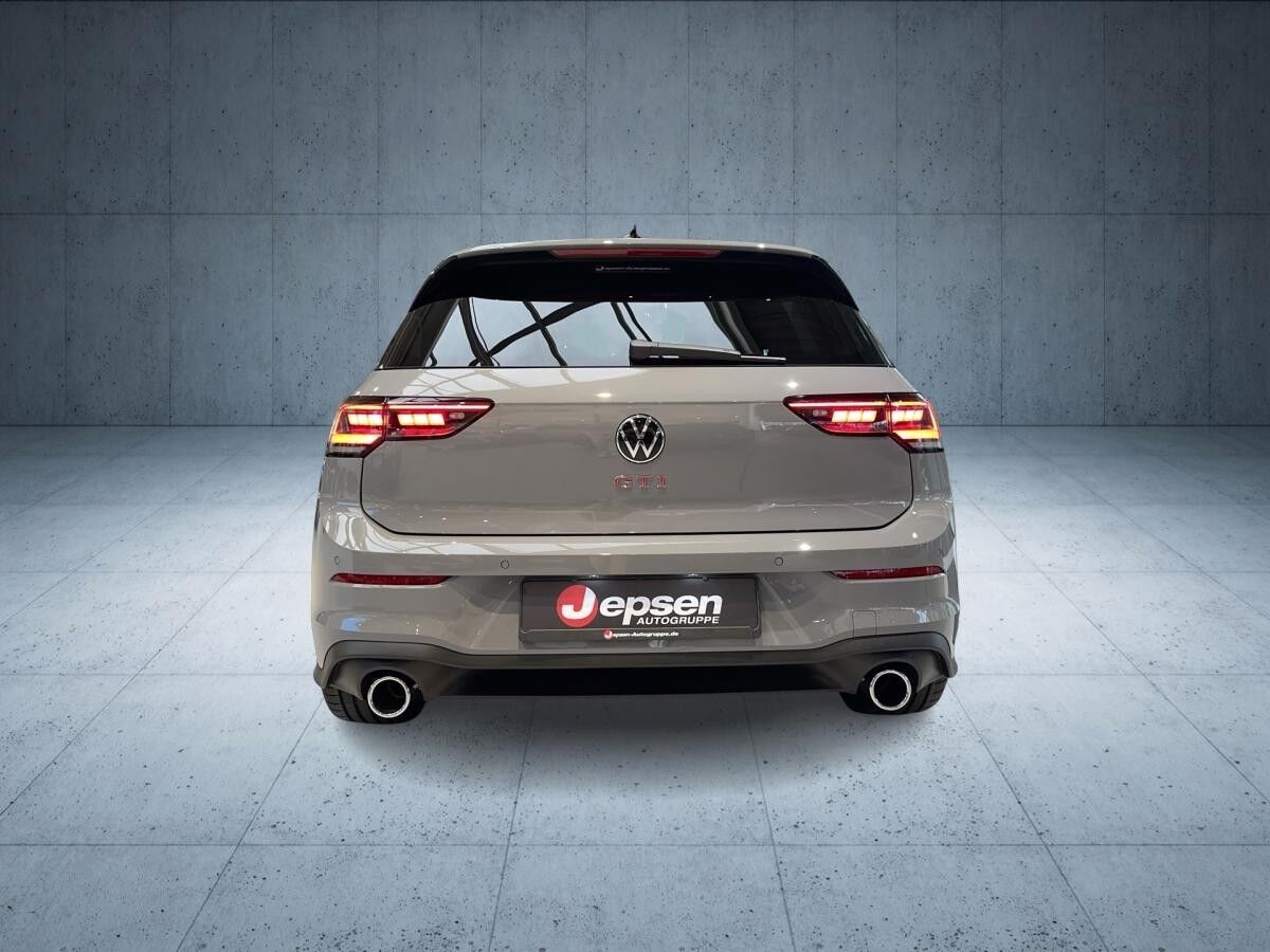 Volkswagen Golf GTI BlacStyle DSG 399 LED R-KAMERA