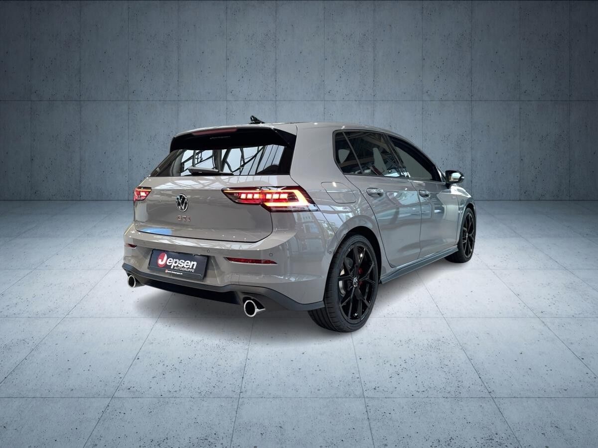 Volkswagen Golf GTI BlacStyle DSG 399 LED R-KAMERA
