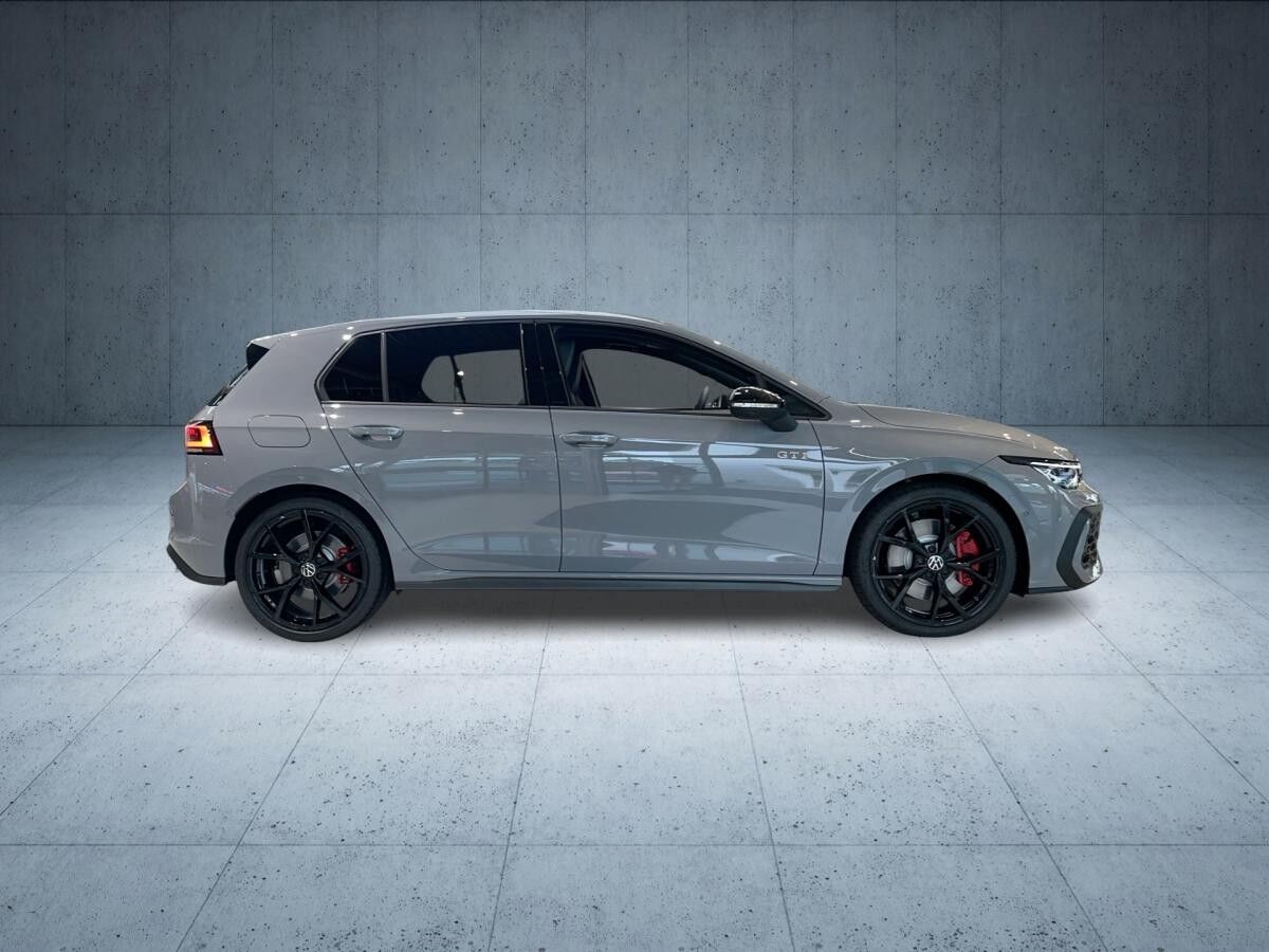 Volkswagen Golf GTI BlacStyle DSG 399 LED R-KAMERA