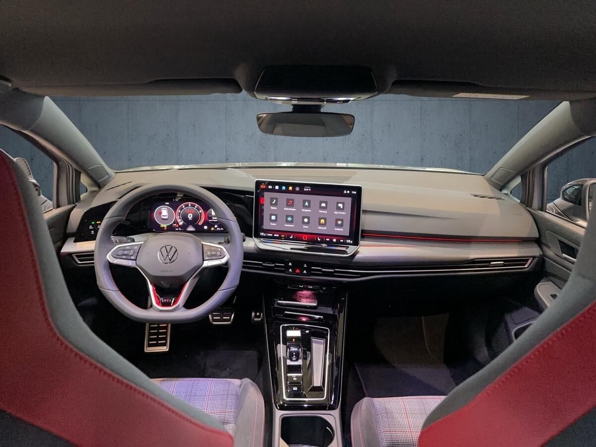 Volkswagen Golf GTI BlacStyle DSG 399 LED R-KAMERA