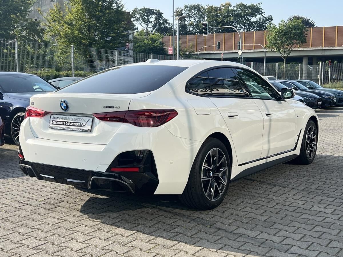 BMW i4 xDrive40 M Sport //Stop&Go HeadUp FACELIFT!!!