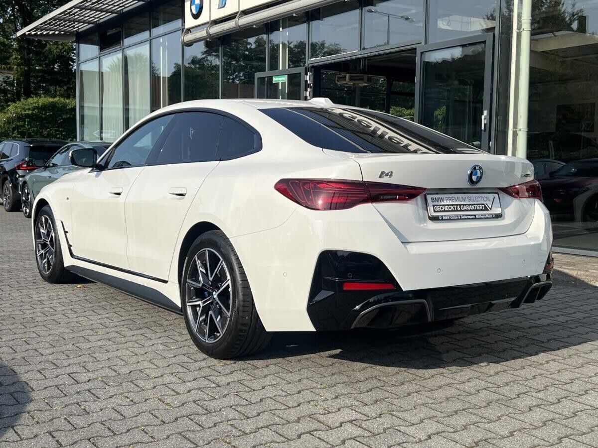 BMW i4 xDrive40 M Sport //Stop&Go HeadUp FACELIFT!!!