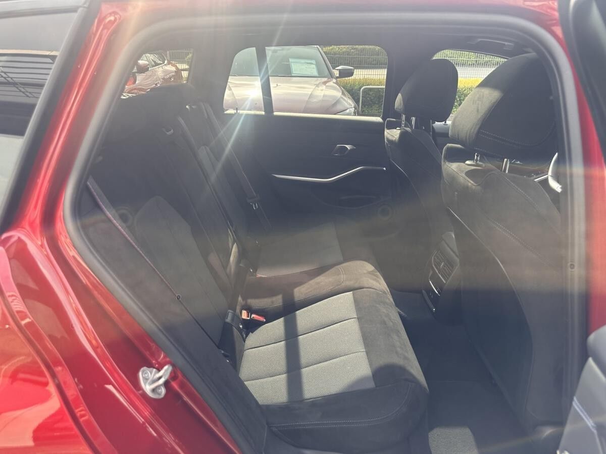 BMW 330 e Touring M Sport PRO //AHK Stop&Go FACELIFT