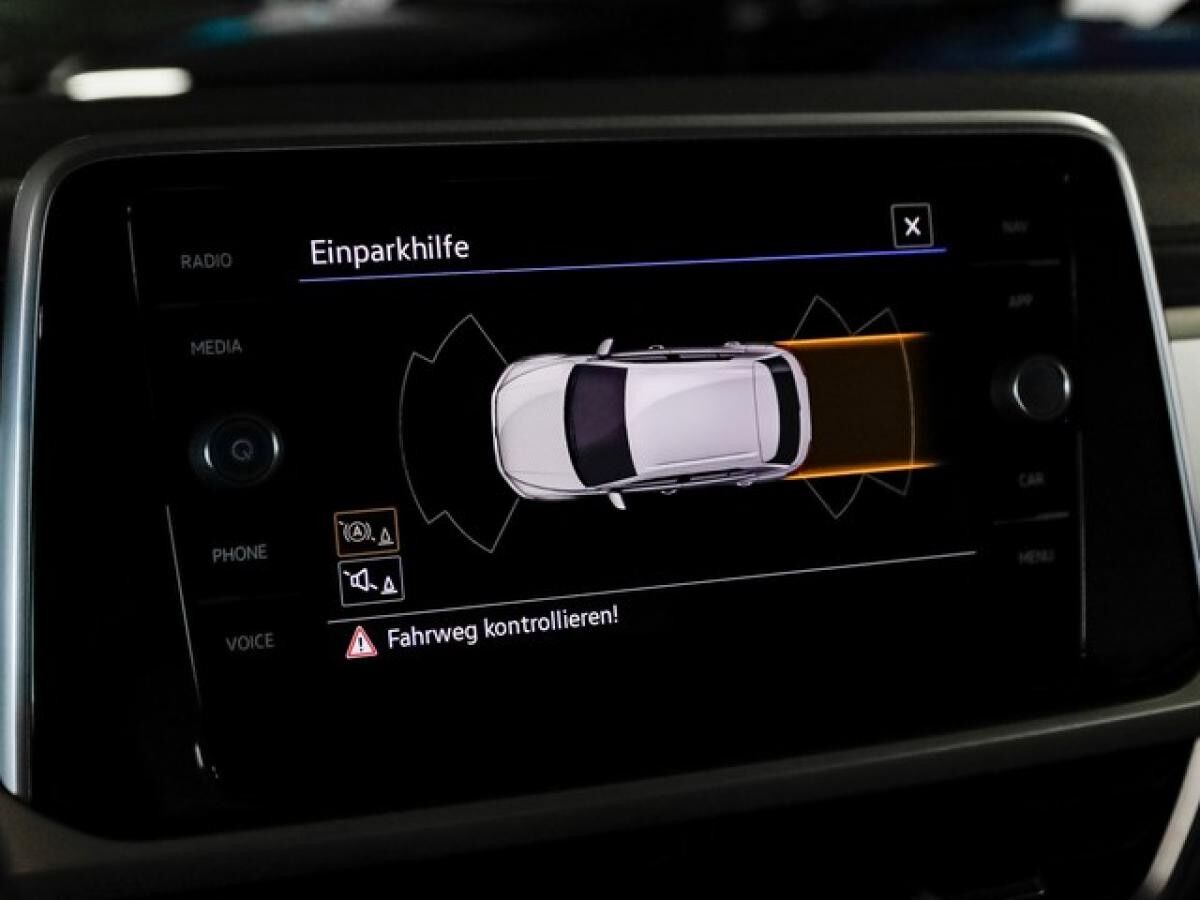 Volkswagen T-Roc 1,5 TSI Move Standheizg ACC LED NaviMedia Parklenk 17"