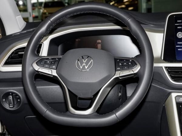 Volkswagen T-Roc 1,0 TSI Move ACC NaviMedia LED Parklenkassist 17"