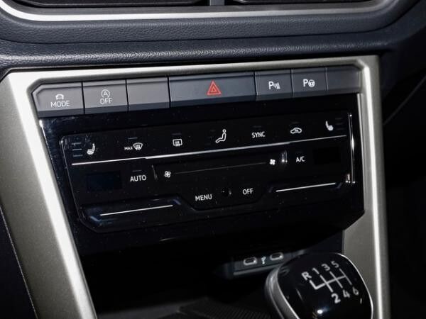 Volkswagen T-Roc 1,0 TSI Move ACC NaviMedia LED Parklenkassist 17"