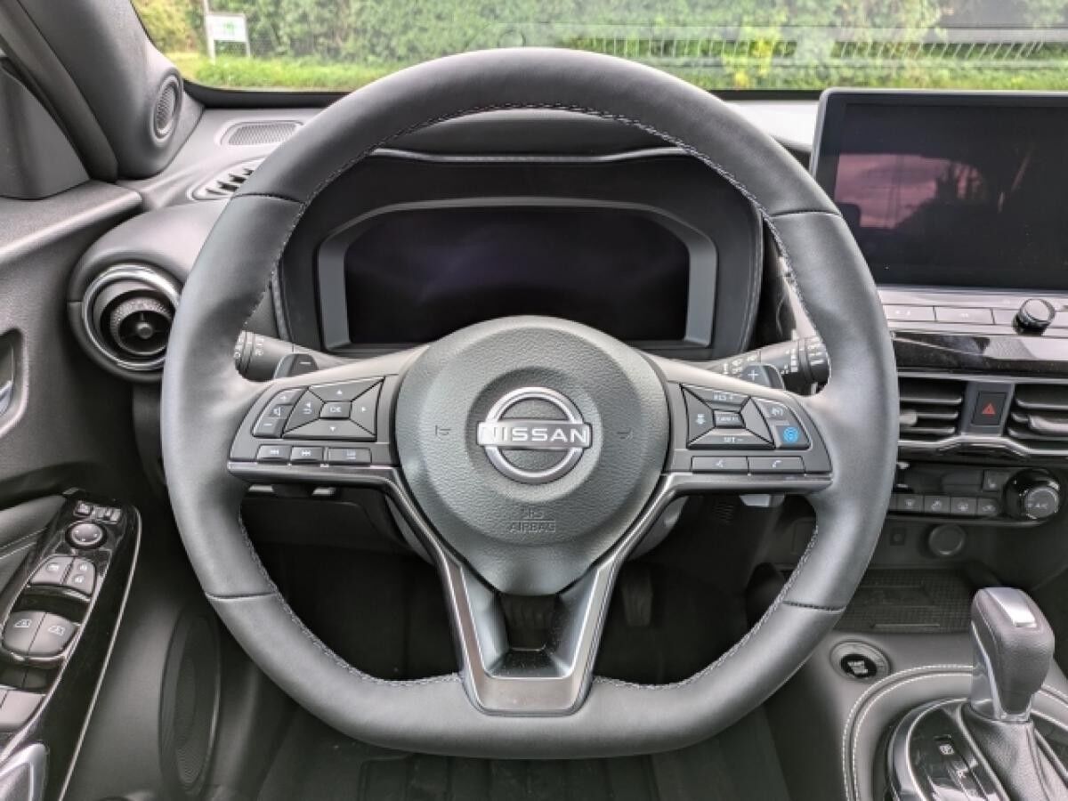 Nissan Juke TEKNA 1.0 DIG-T 114PS 7DCT Bose BFS 2-Farben Navi Leder digitales Cockpit Soundsystem
