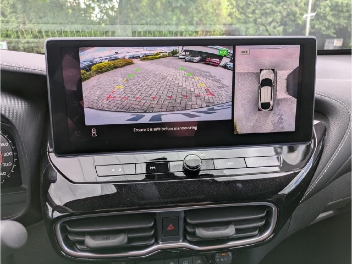 Nissan Juke TEKNA 1.0 DIG-T 114PS 7DCT Bose BFS 2-Farben Navi Leder digitales Cockpit Soundsystem