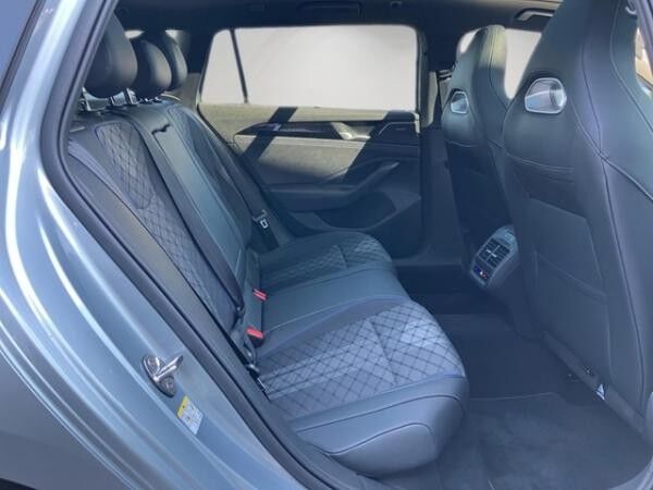 Volkswagen Passat Variant 1.5 TSI R-Line DSG - Matrix-LED HUD AHK Pano SHZ App-Connect Area View DAB+ Navi LM