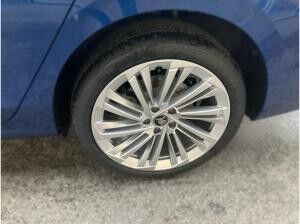 Skoda Superb Combi SELECTION 2.0TDI PANO.AHK.LICHT+SICHT.WINTER.FAMILIE