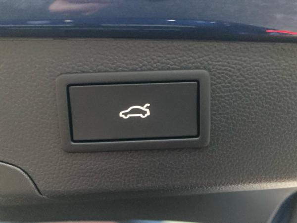 Skoda Superb Combi SELECTION 2.0TDI PANO.AHK.LICHT+SICHT.WINTER.FAMILIE