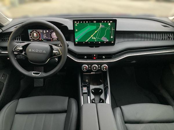 Skoda Superb Combi SELECTION 2.0TDI PANO.AHK.LICHT+SICHT.WINTER.FAMILIE