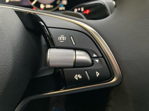 Skoda Superb Combi SELECTION 2.0TDI PANO.AHK.LICHT+SICHT.WINTER.FAMILIE