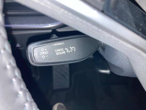 Skoda Superb Combi SELECTION 2.0TDI PANO.AHK.LICHT+SICHT.WINTER.FAMILIE