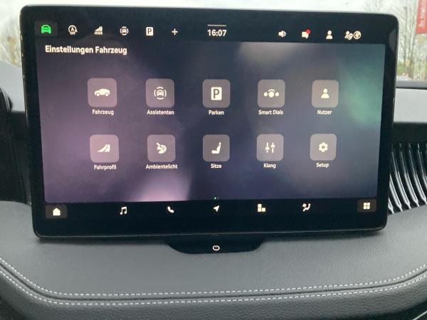 Skoda Superb Combi SELECTION 2.0TDI PANO.AHK.LICHT+SICHT.WINTER.FAMILIE