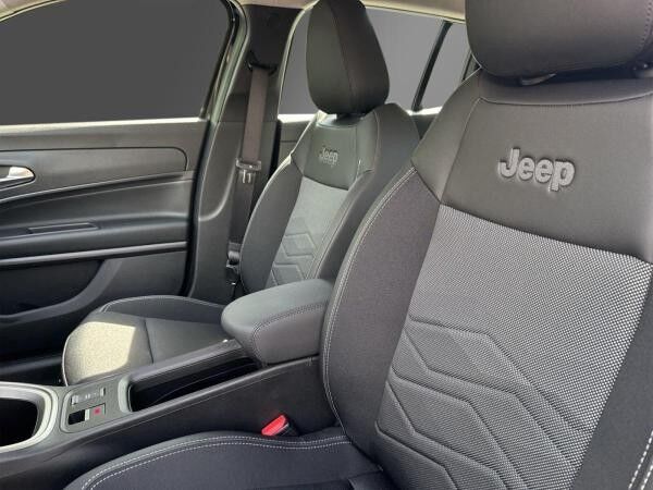 Jeep Avenger Altitude Winterpaket Infotainment Paket
