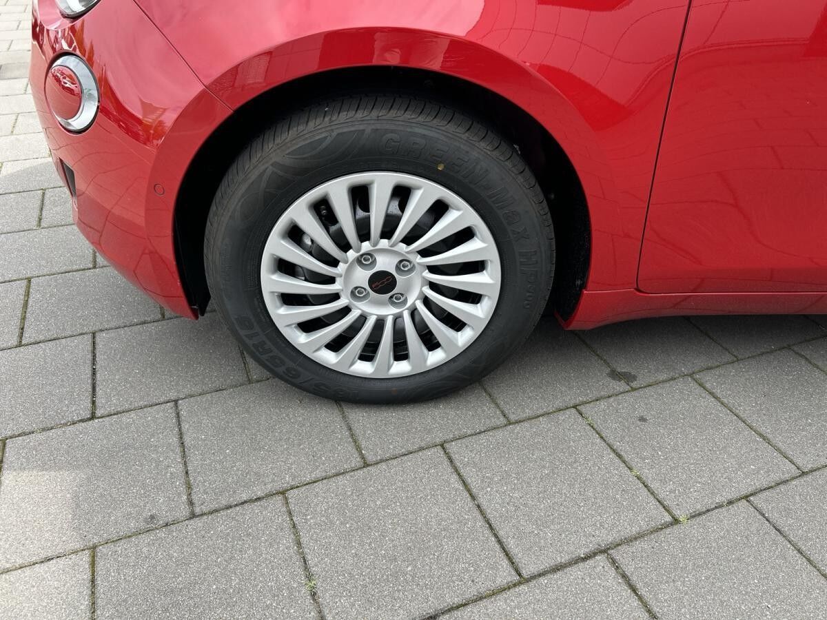 Fiat 500e RED 23,8kwh 🌟  360° Parksensoren/ Kamera / Sitzheizung🌟