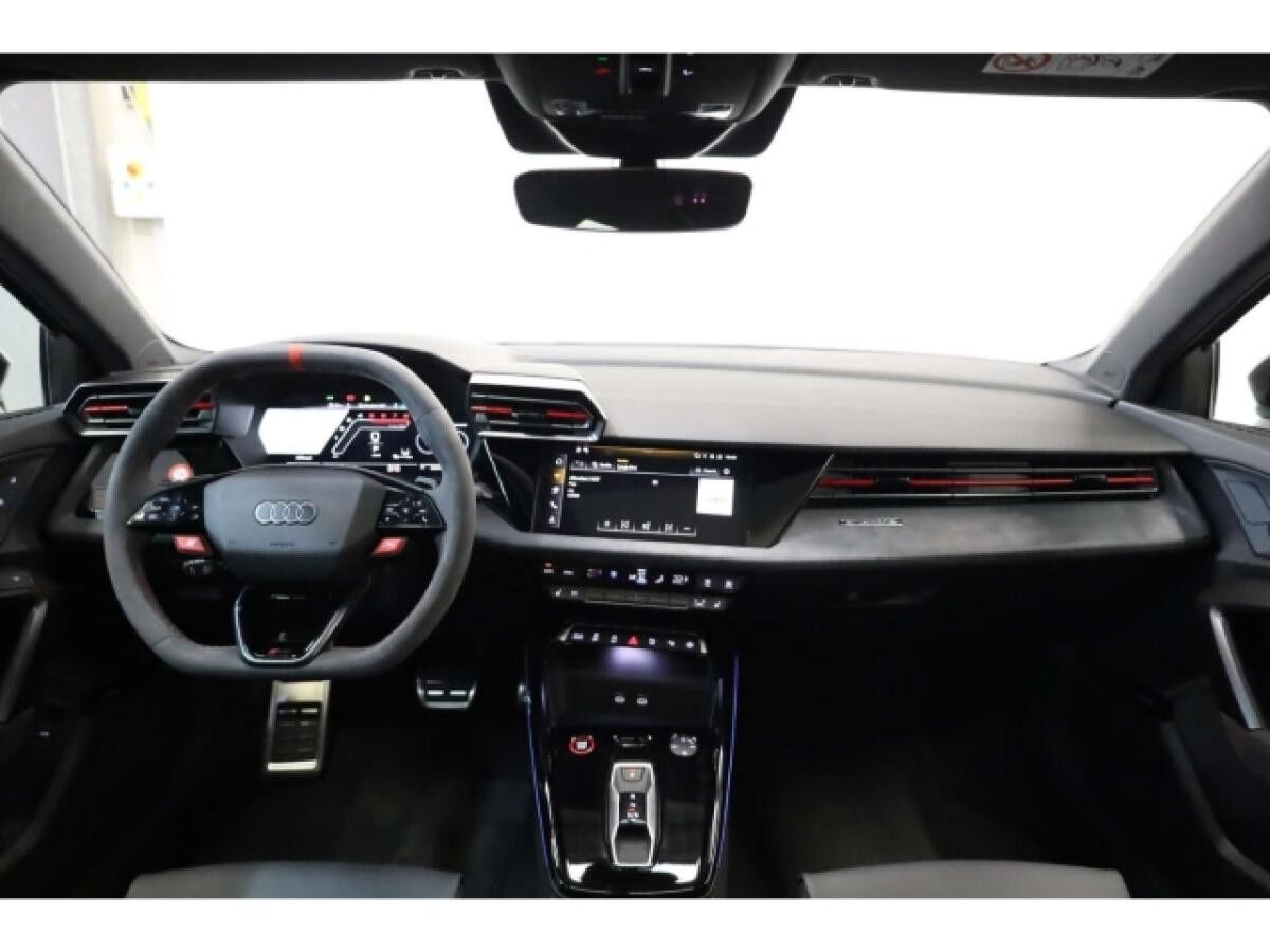 Audi RS3 Limousine TFSI quattro 280 km/h