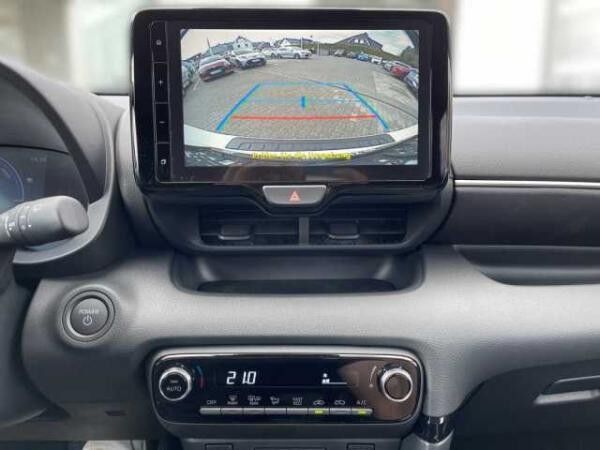Toyota Yaris 1.5 Hybrid Black & White ADAP. TEMPOMAT SHZ KLIMA KAMERA