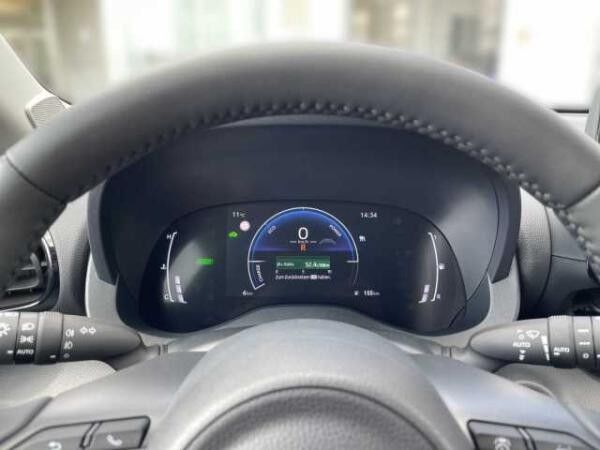 Toyota Yaris 1.5 Hybrid Black & White ADAP. TEMPOMAT KAMERA SHZ KLIMA
