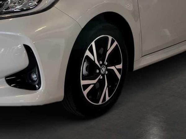 Toyota Yaris 1.5 Hybrid Black & White ADAP. TEMPOMAT KAMERA SHZ KLIMA