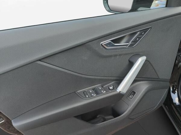 Audi Q2 35 TDI S-LINE+MATRIX+KAMERA+AHK+GRA+KEYLESS