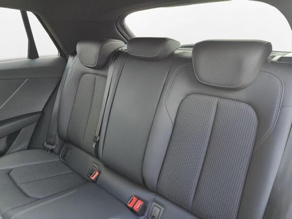 Audi Q2 35 TDI S-LINE+MATRIX+KAMERA+AHK+GRA+KEYLESS