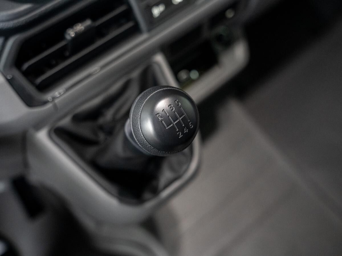 Volkswagen Crafter 35 MR ND Kasten 2.0 l TDI EU6-EA SCR Frontantrieb 6-Gang-Schaltgetriebe